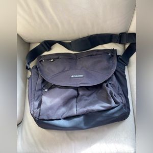 COLUMBIA Outfitter Messenger Diaper Bag Unisex Cross Body Black Outdoors